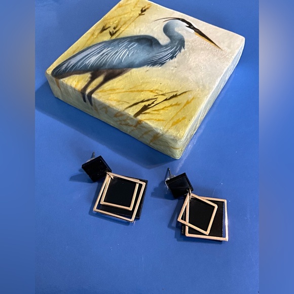 Earrings Layers of Gold Squares Dangling. Unique Geometric Design Earring’s - Picture 2 of 5